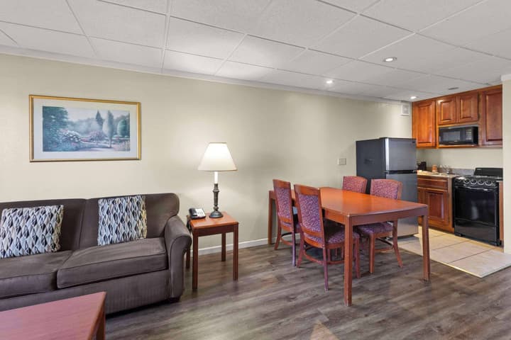 Quality Inn & Suites Green Bay Downtown