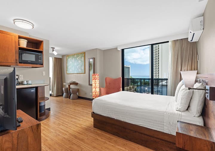 Castle Bamboo Waikīkī Hotel
