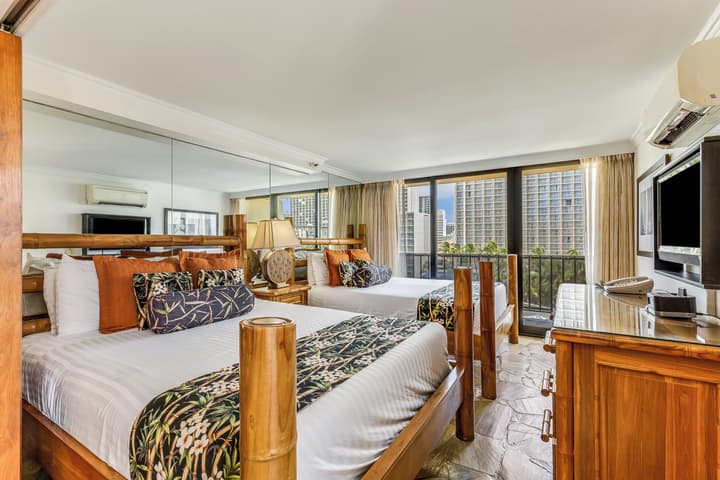 Castle Bamboo Waikīkī Hotel