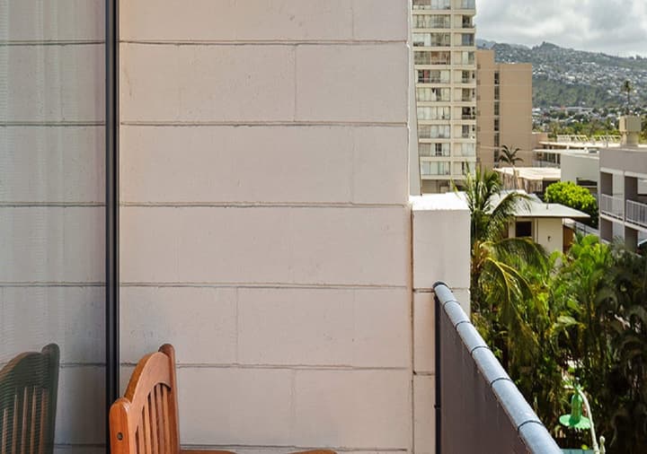 Castle Bamboo Waikīkī Hotel