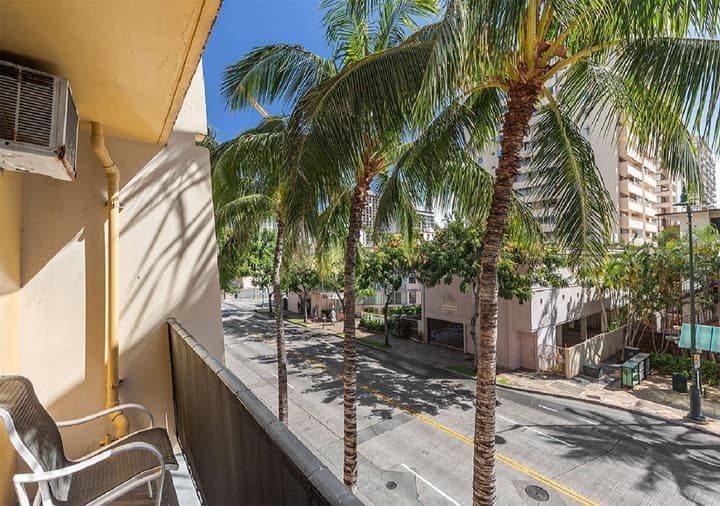 Castle Bamboo Waikīkī Hotel
