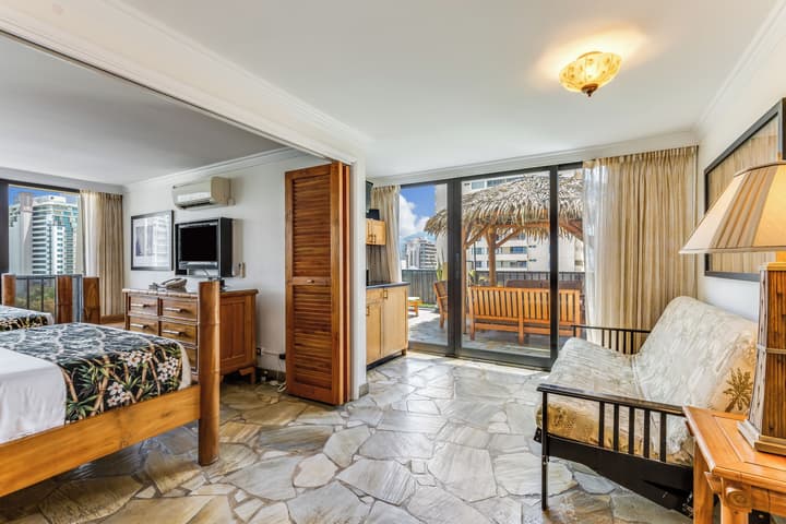 Castle Bamboo Waikīkī Hotel