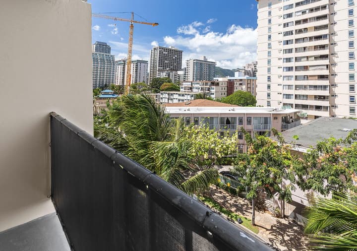 Castle Bamboo Waikīkī Hotel