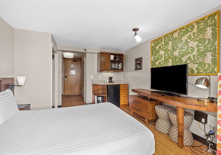 Castle Bamboo Waikīkī Hotel
