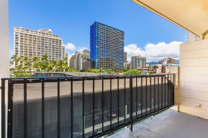 Castle Bamboo Waikīkī Hotel