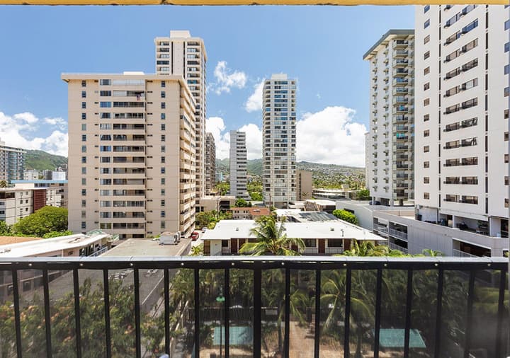 Castle Bamboo Waikīkī Hotel