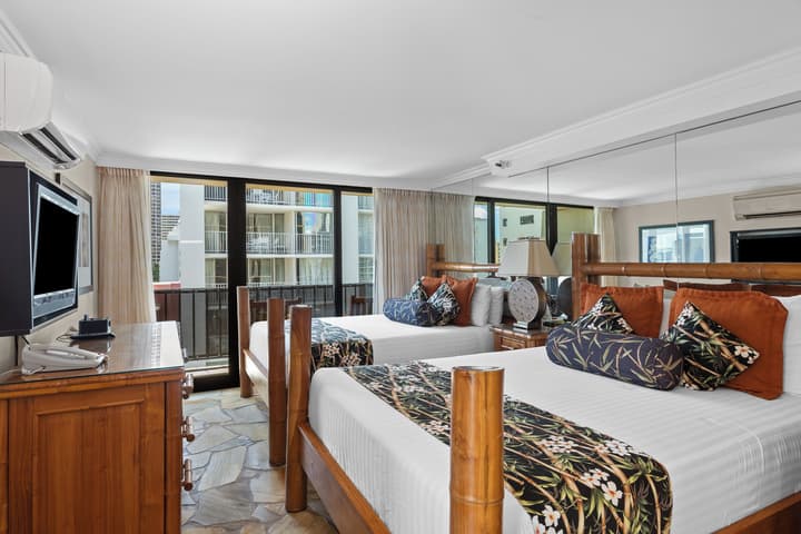 Castle Bamboo Waikīkī Hotel
