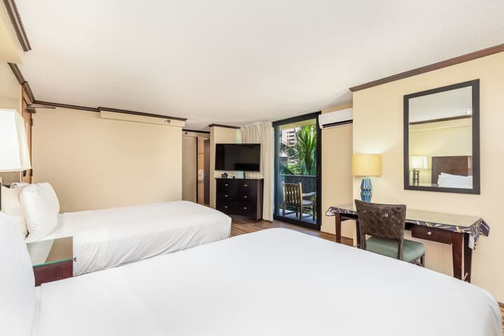 Castle Bamboo Waikīkī Hotel