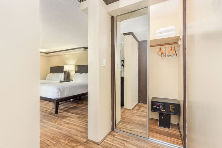 Castle Bamboo Waikīkī Hotel