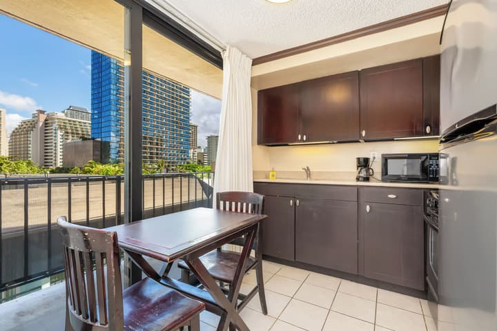 Castle Bamboo Waikīkī Hotel