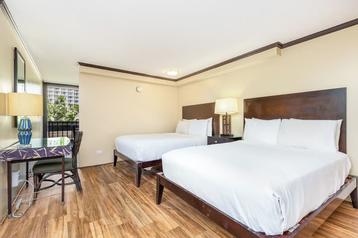 Castle Bamboo Waikīkī Hotel