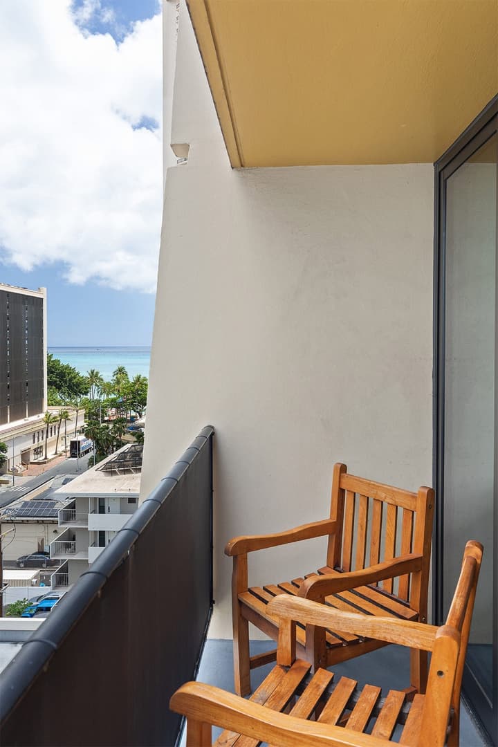 Castle Bamboo Waikīkī Hotel