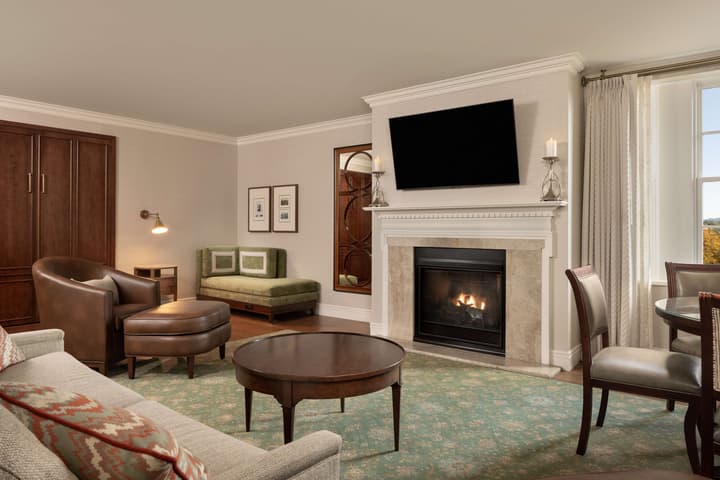 Hotel Roanoke & Conference Ctr, Curio Collection by Hilton 