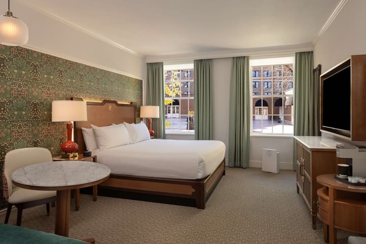 Hotel Roanoke & Conference Ctr, Curio Collection by Hilton 