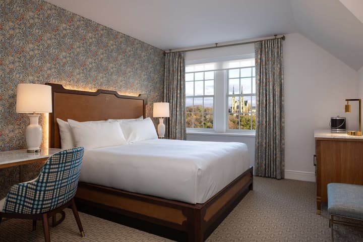 Hotel Roanoke & Conference Ctr, Curio Collection by Hilton 