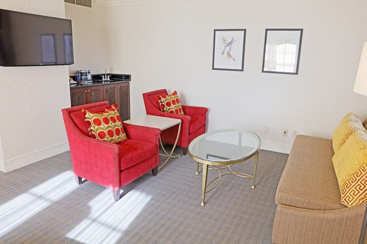 Hotel Roanoke & Conference Ctr, Curio Collection by Hilton 