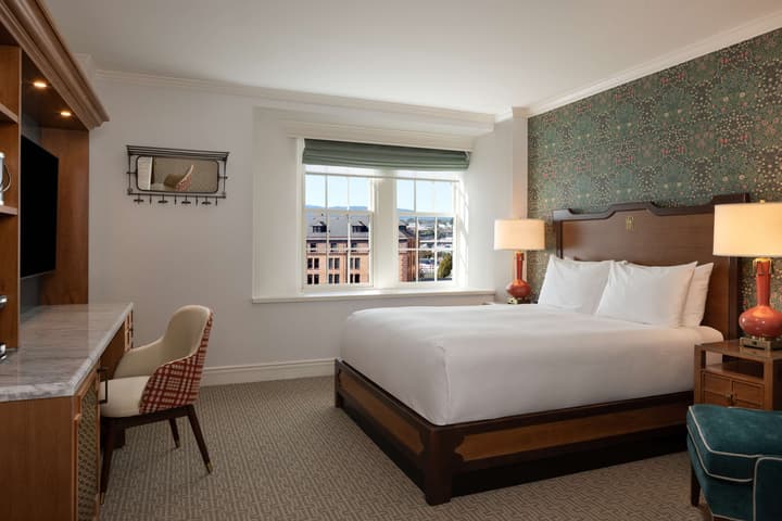 Hotel Roanoke & Conference Ctr, Curio Collection by Hilton 