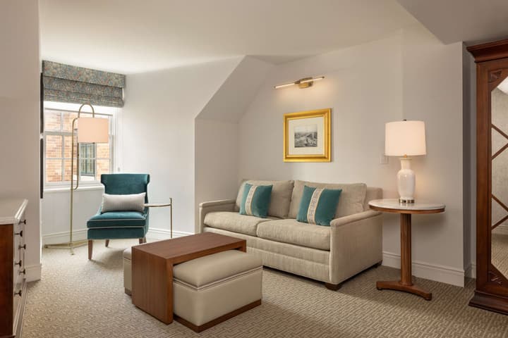 Hotel Roanoke & Conference Ctr, Curio Collection by Hilton 
