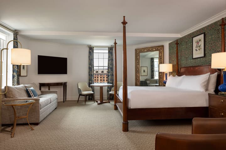 Hotel Roanoke & Conference Ctr, Curio Collection by Hilton 