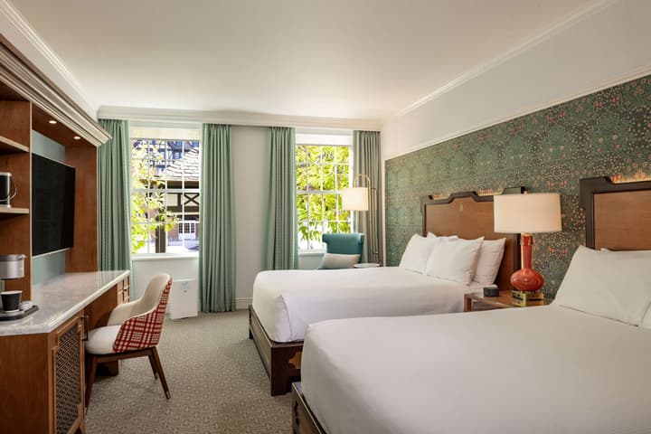 Hotel Roanoke & Conference Ctr, Curio Collection by Hilton 