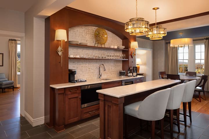 Hotel Roanoke & Conference Ctr, Curio Collection by Hilton 