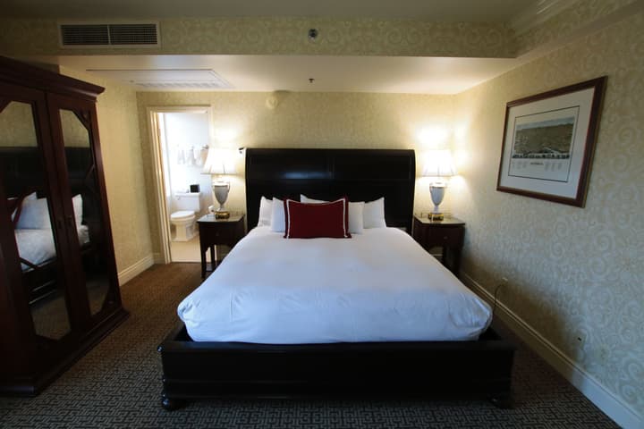 Hotel Roanoke & Conference Ctr, Curio Collection by Hilton 