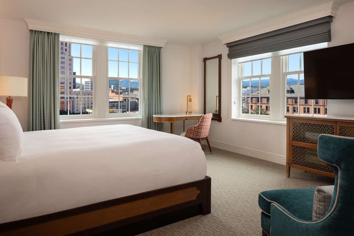 Hotel Roanoke & Conference Ctr, Curio Collection by Hilton 