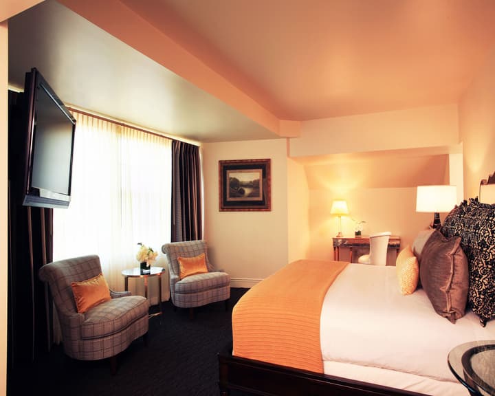 Hotel Roanoke & Conference Ctr, Curio Collection by Hilton 