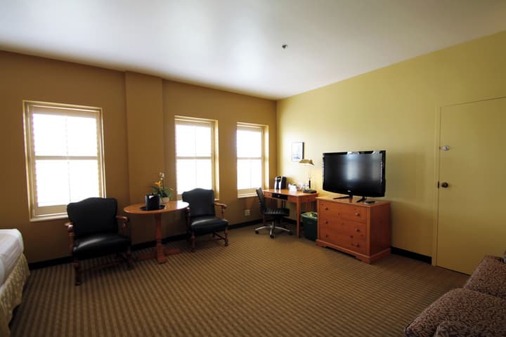 Crockett Hotel