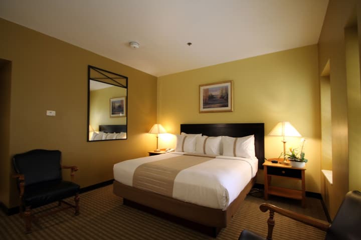 Crockett Hotel