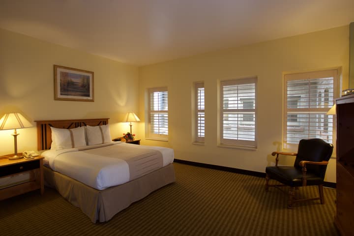 Crockett Hotel