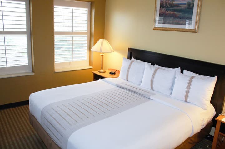 Crockett Hotel