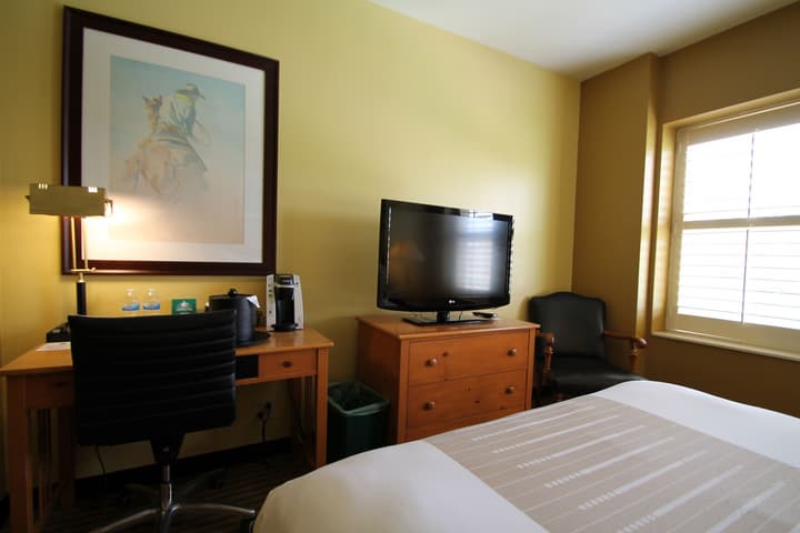 Crockett Hotel