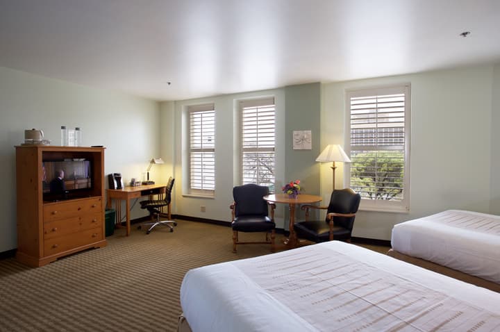 Crockett Hotel