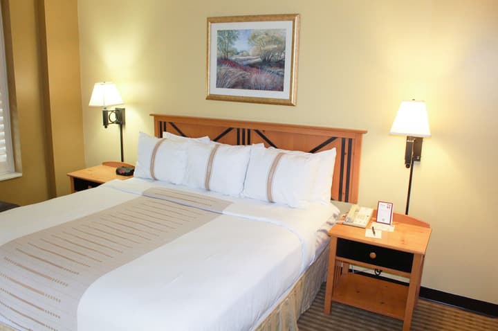 Crockett Hotel