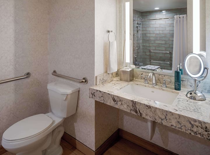 DoubleTree Suites by Hilton Hotel Salt Lake City