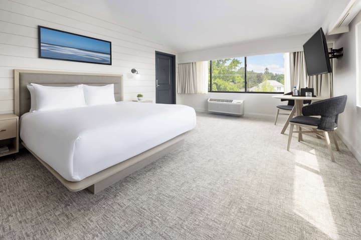 The Pell - Part of JdV by Hyatt