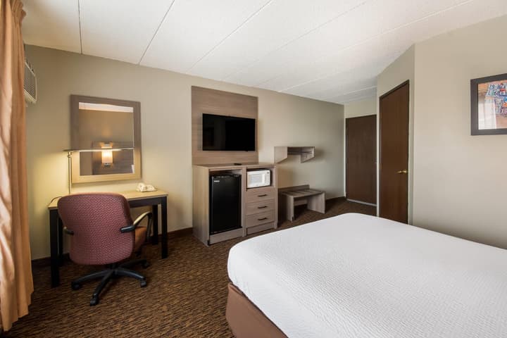 Econo Lodge Duluth near Miller Hill Mall