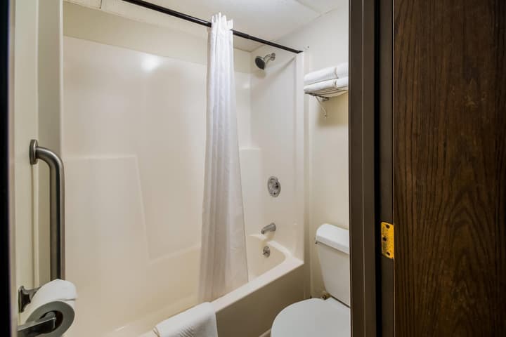 Econo Lodge Duluth near Miller Hill Mall