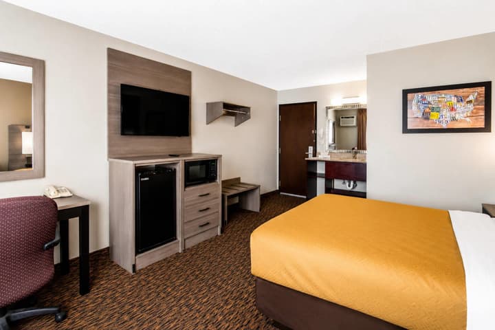 Econo Lodge Duluth near Miller Hill Mall