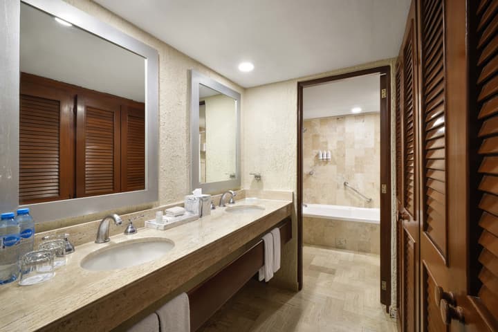 Wyndham Grand Cancun All Inclusive Resort & Villas