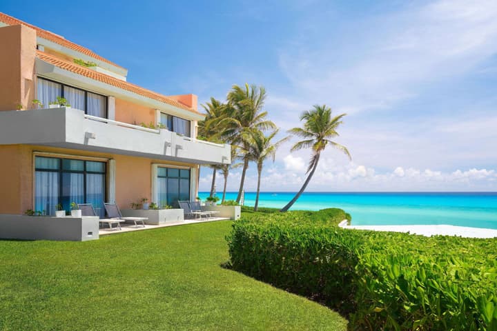 Wyndham Grand Cancun All Inclusive Resort & Villas
