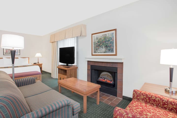Hawthorn Extended Stay by Wyndham Green Bay