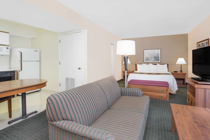 Hawthorn Extended Stay by Wyndham Green Bay