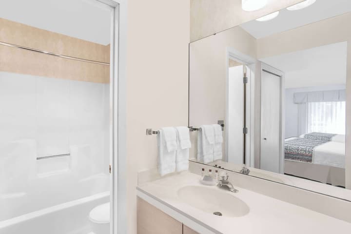 Hawthorn Extended Stay by Wyndham Green Bay