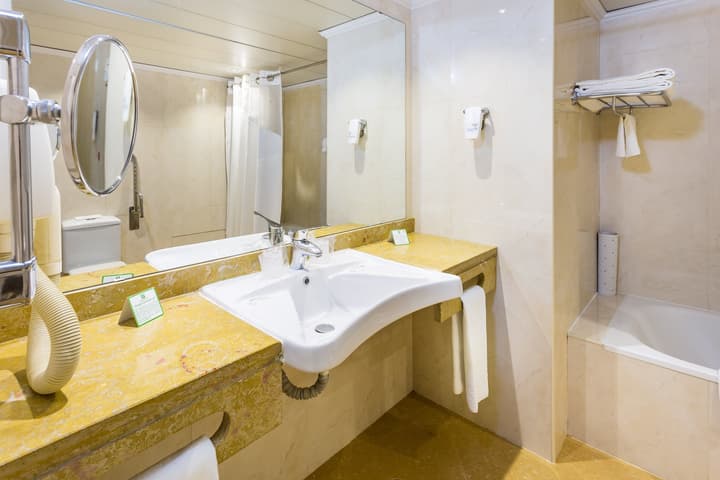 Holiday Inn Lisbon by IHG