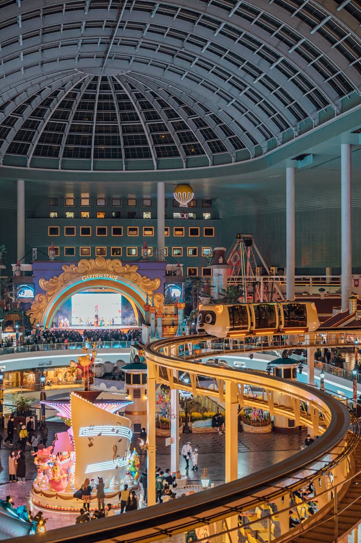 Lotte Hotel World