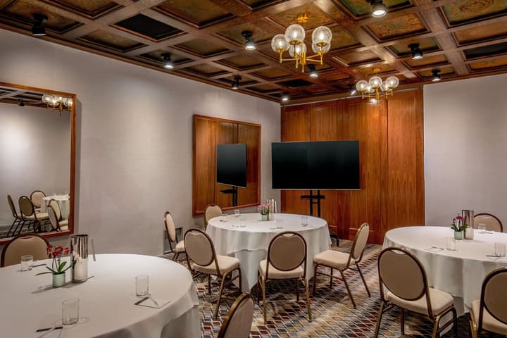 Hotel Adagio, Autograph Collection