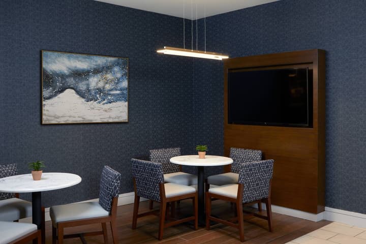 Courtyard by Marriott Los Angeles LAX/Century Boulevard