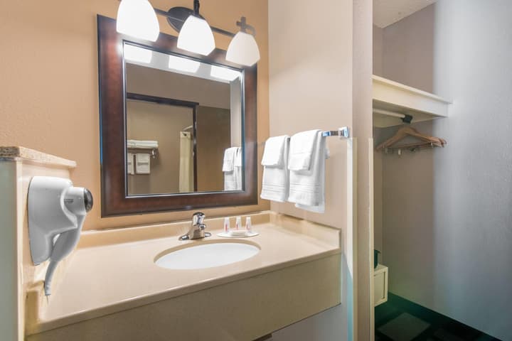 Days Inn by Wyndham Watertown
